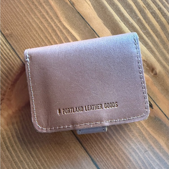 Portland Leather Brown and Tan Key & Card Holder - Picture 2 of 3